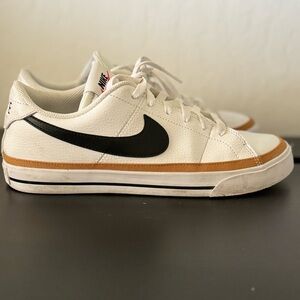 Nike Court Legacy low top sneakers